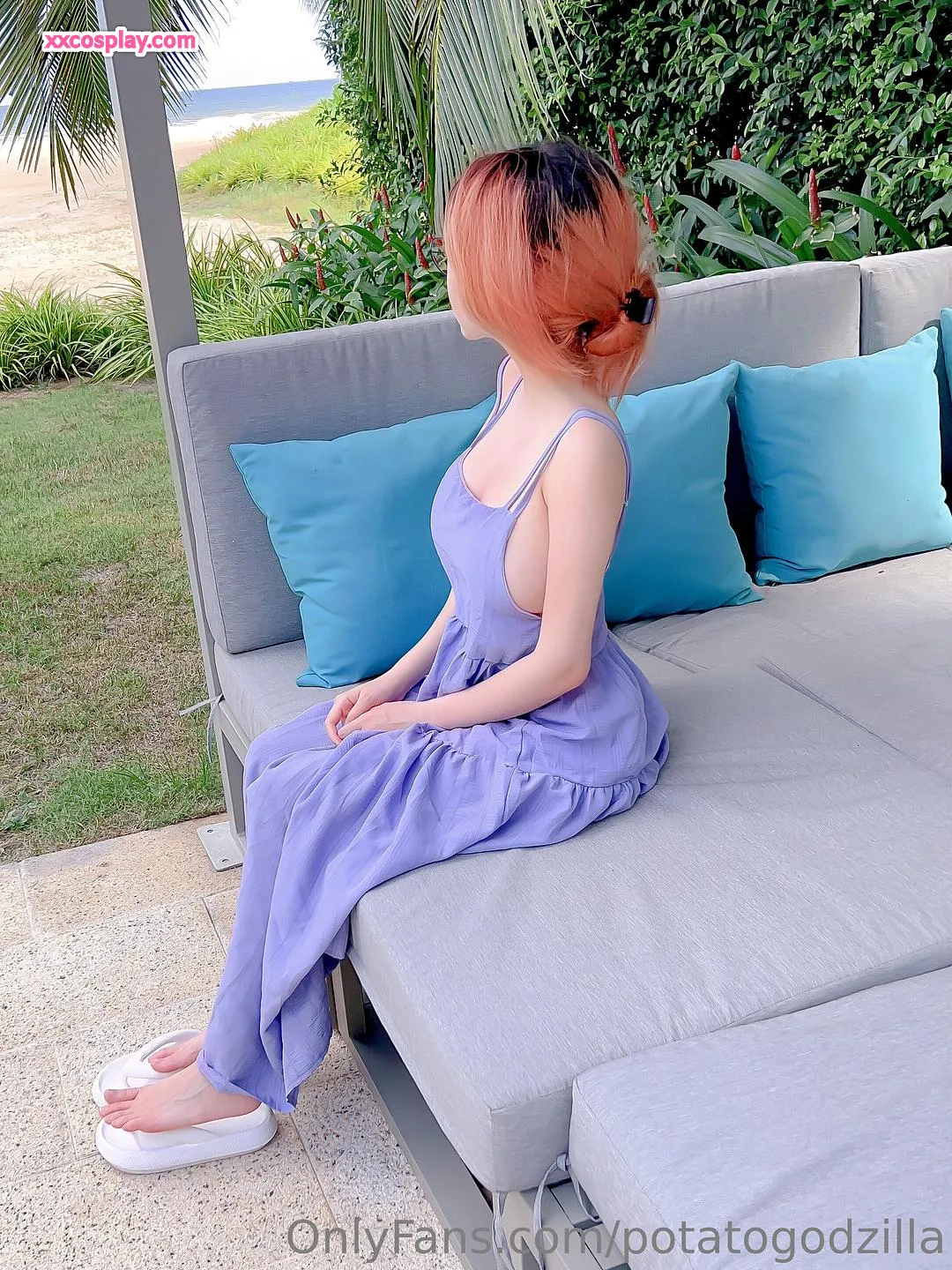 Potato Godzilla: Gaun Ungu